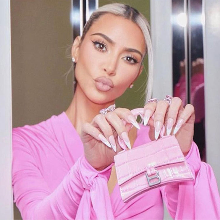 Prensa de Kim Kardashian sobre la obsesión por las uñas: obtenga sus looks icónicos en minutos 