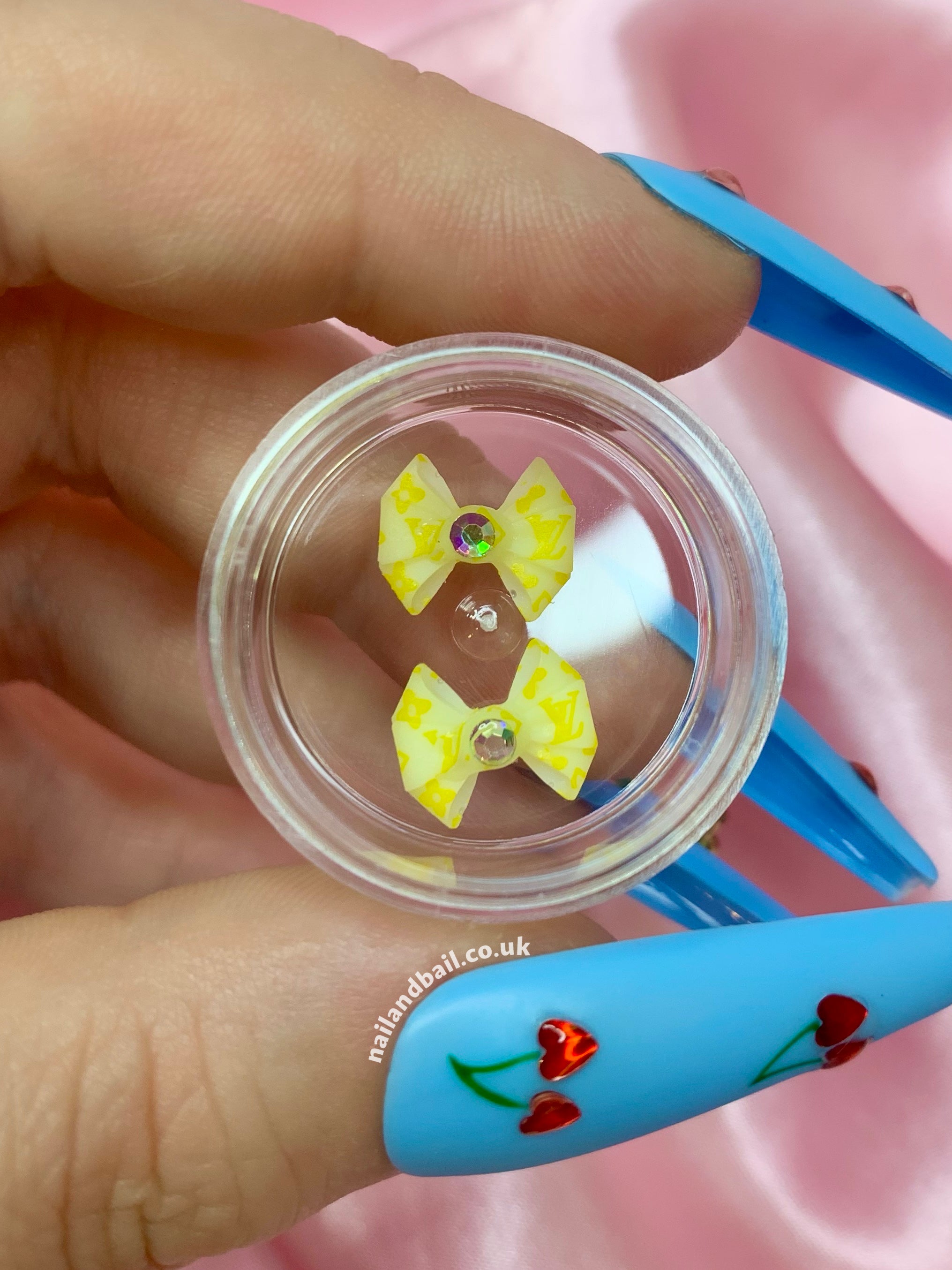 Introducing our absolutely adorable handmade Bright Louis Vuitton Bow Nail Charms, designed to add a touch of cuteness and sparkle to your nails! These charming little bows are the perfect accessory for any nail art enthusiast who loves all things girly.