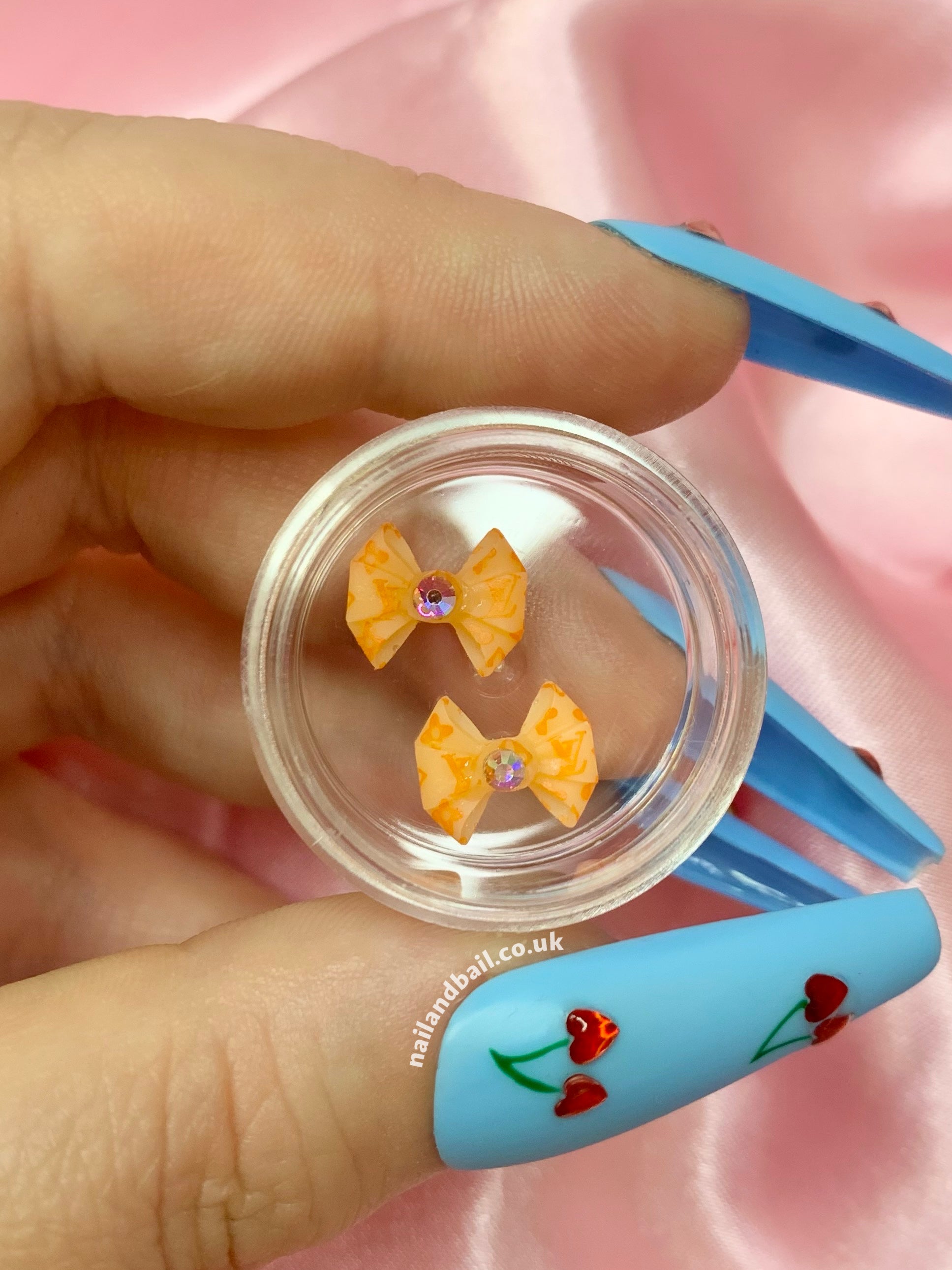 Introducing our absolutely adorable handmade Bright Louis Vuitton Bow Nail Charms, designed to add a touch of cuteness and sparkle to your nails! These charming little bows are the perfect accessory for any nail art enthusiast who loves all things girly.