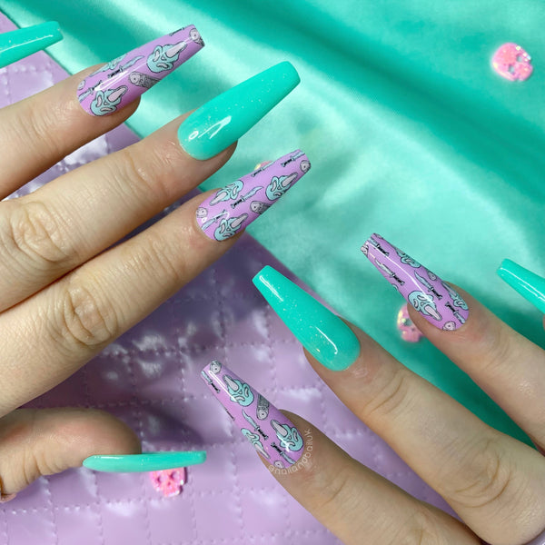 Mint glitter Halloween press-on nails with Ghostface-inspired nail art, knives, phones, and spooky purple details