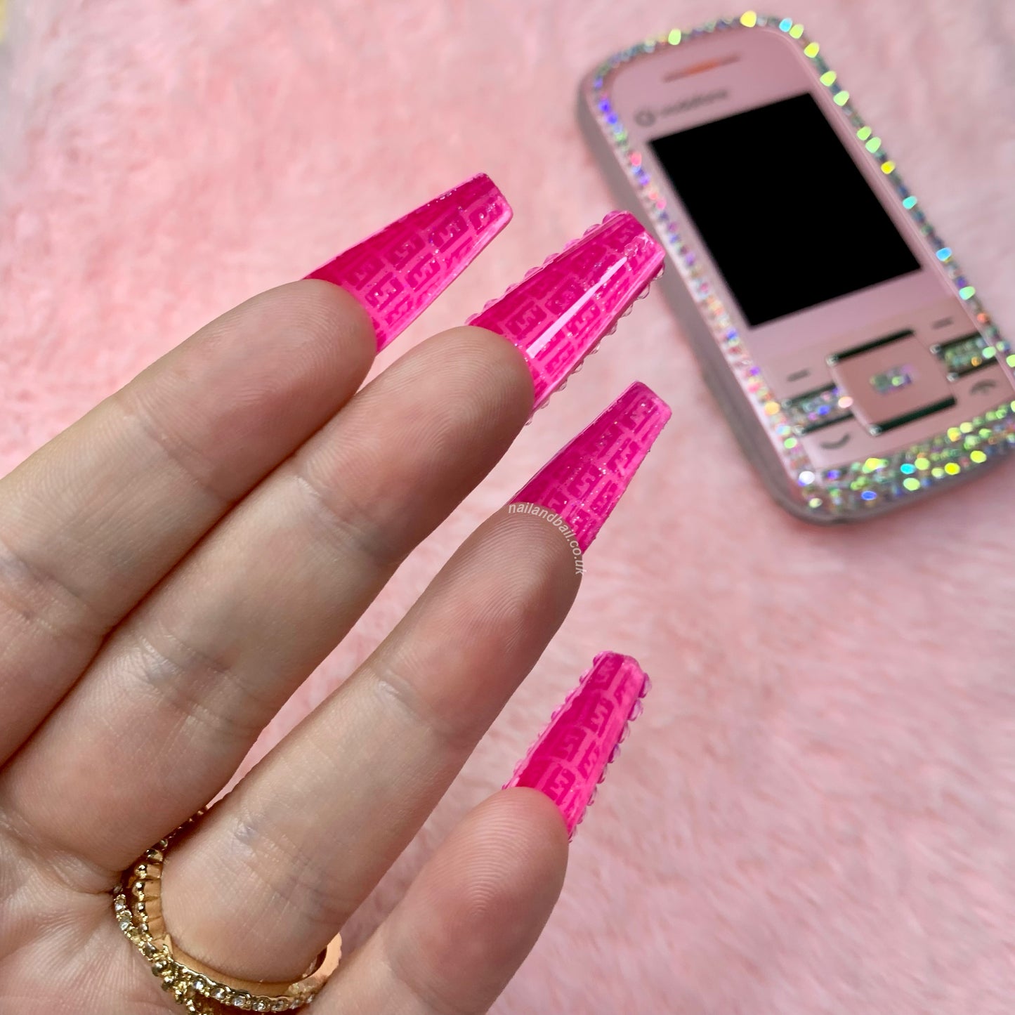 Be pretty in pink and ready to take on the world with Barbie Tingz! Get a hit of fabulous with these luxury Pink Friday press on nails--perfect for any fashionista! Show off your wild side with Nicki Minaj's designer designs and sparkle like a diamond!