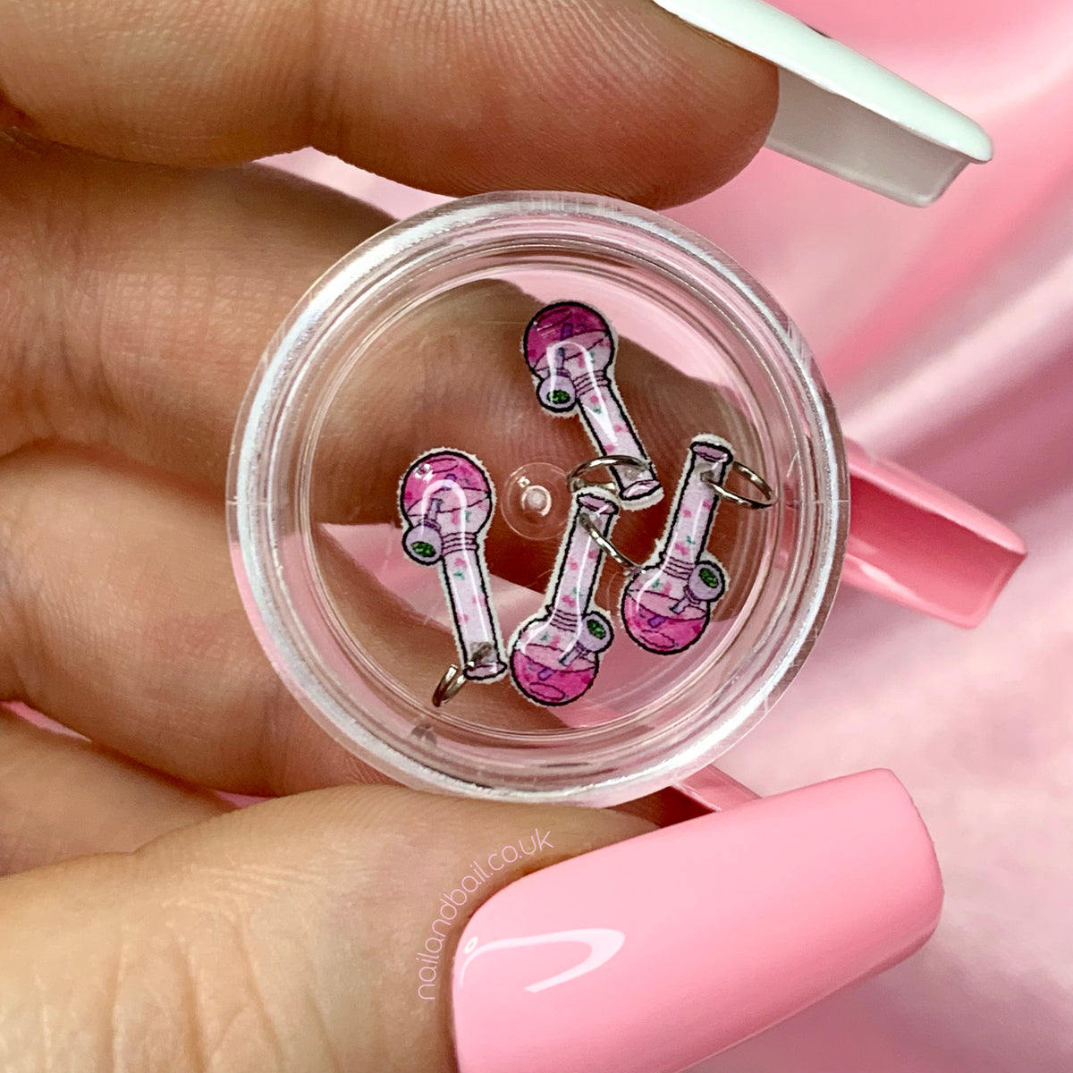 Add a touch of whimsy to your smoking routine with our pink bong nail charms! These cute and quirky charms are perfect for jazzing up your nails, or attaching to your favourite smoking device for a unique and personalised look. Made from high-quality materials and designed to last, these mini bong charms are a must-have for any smoking enthusiast.