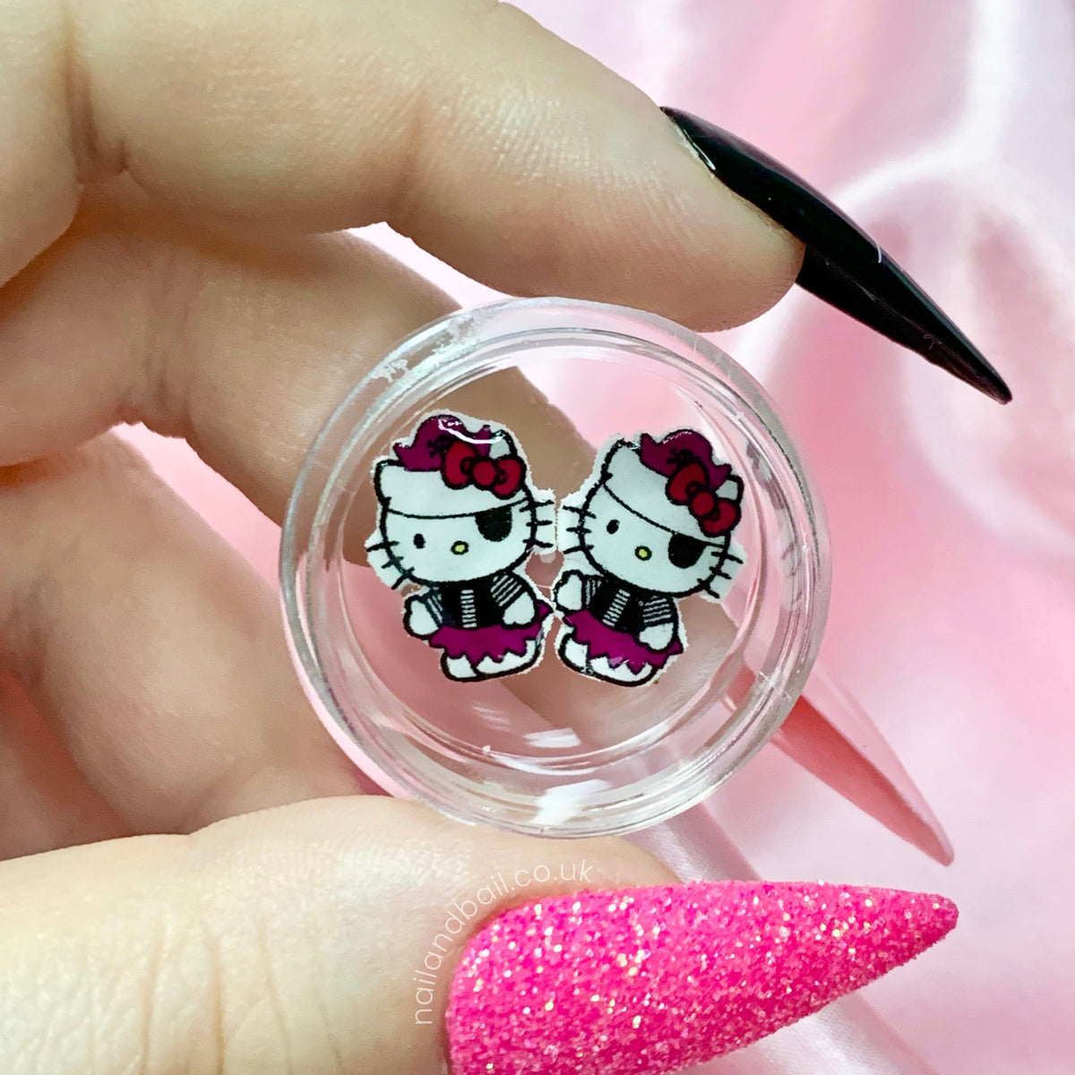 6 amuletos piratas de Hello Kitty